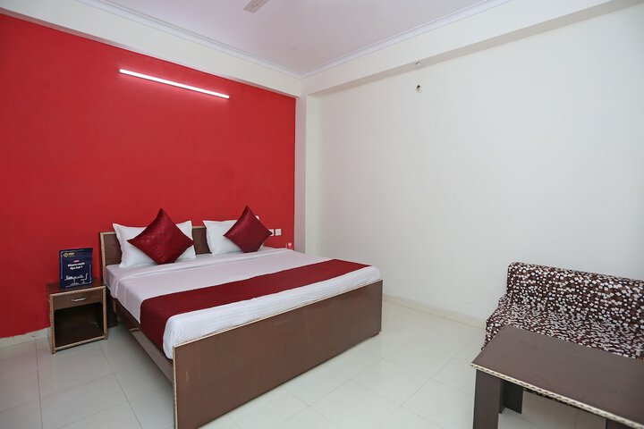 Room 11 of 25