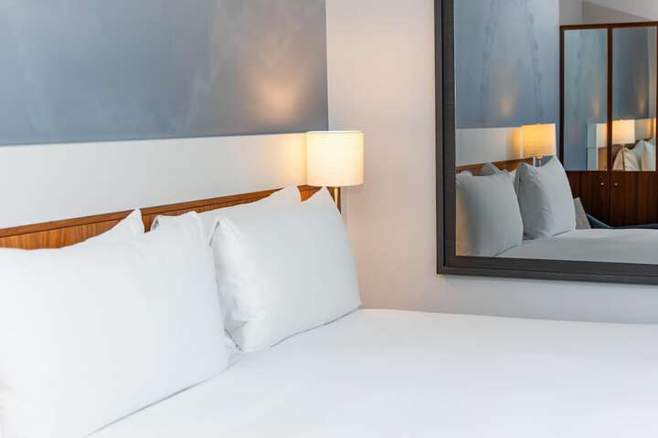 Room 25 of 177