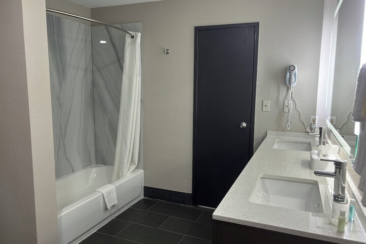 Room 25 of 49