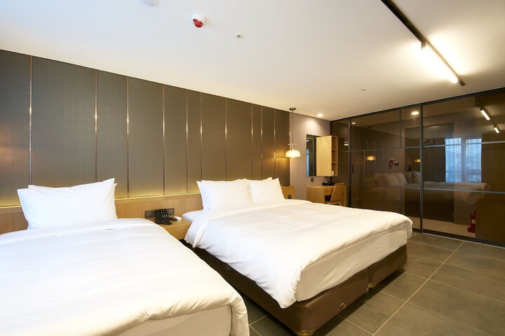 Room 20 of 48