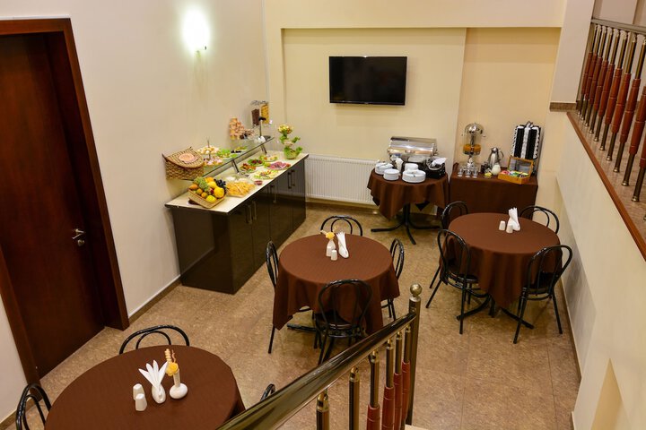 Breakfast/Coffee Service 93 of 108