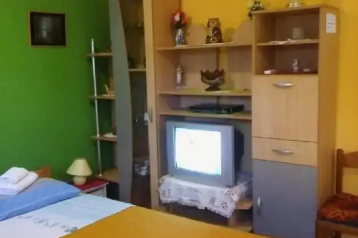 Room 3 of 8