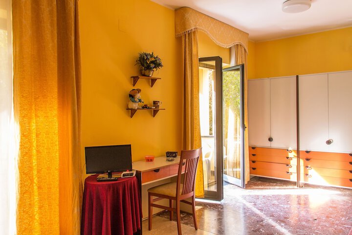 Room 18 of 24