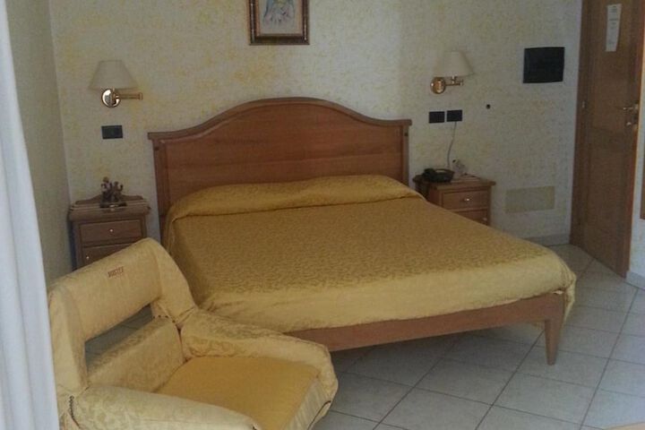 Room 20 of 48