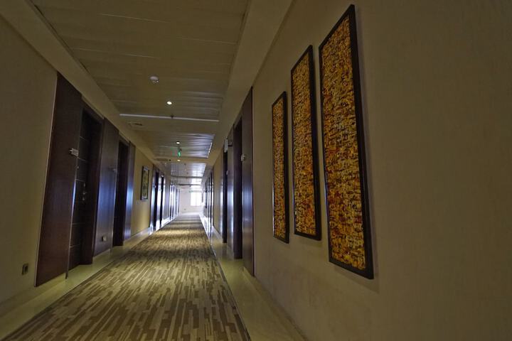 Ballroom/Hall 52 of 60