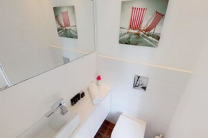 Room 5 of 29