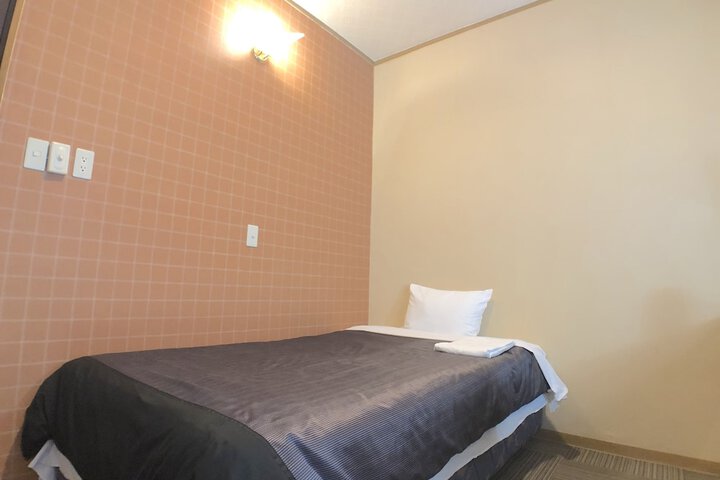 Room 6 of 79