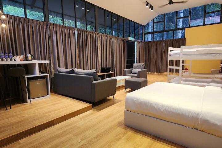 Room 6 of 36