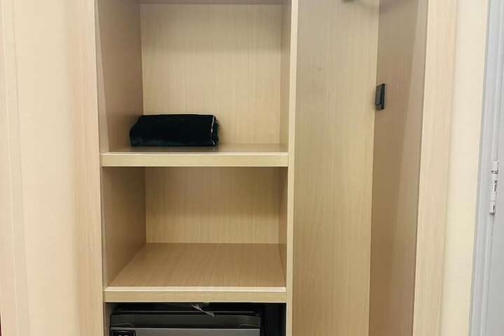 Room 11 of 33
