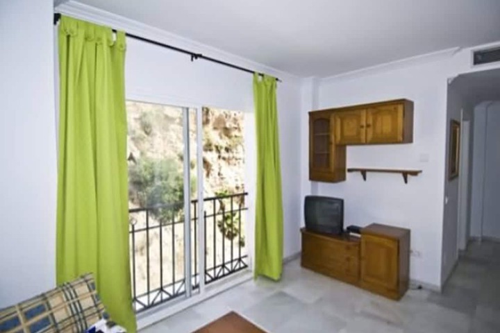 Room 3 of 48