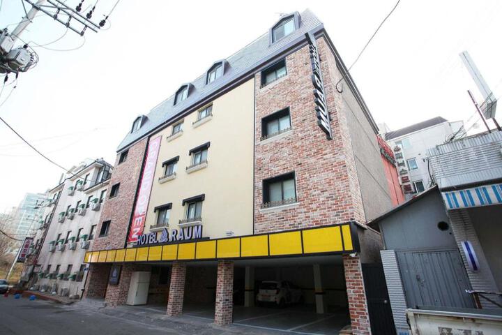 Exterior of Goyang (Jugyo) Raum