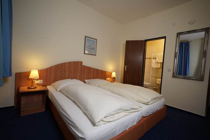 Room 12 of 50