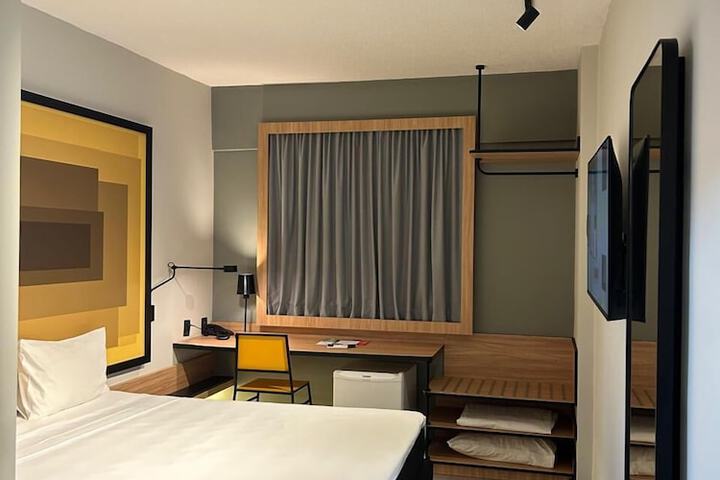 Room 8 of 82