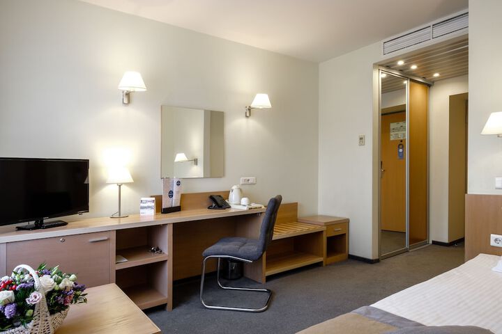 Room 6 of 54