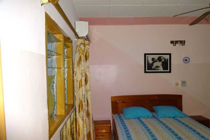 Room 8 of 12