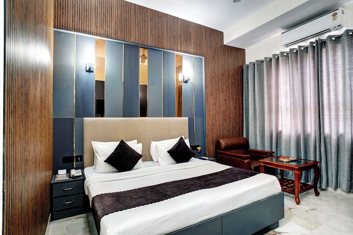 Room 33 of 49