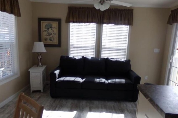 Room 6 of 18