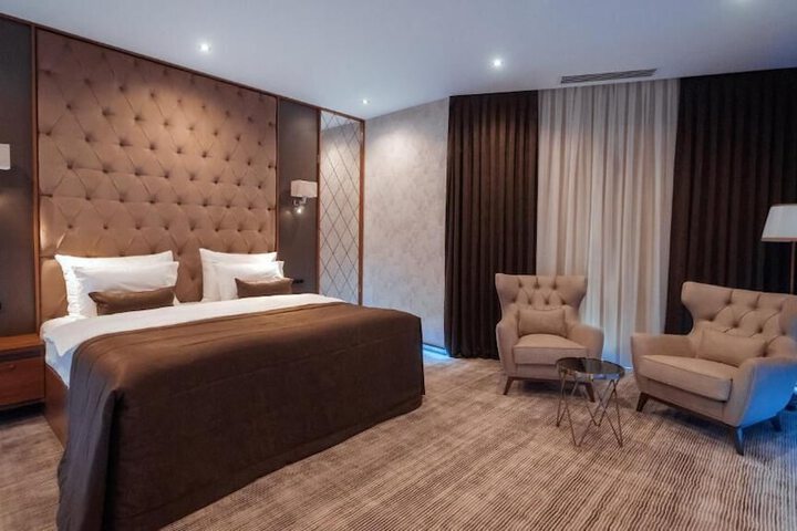 Room 8 of 25