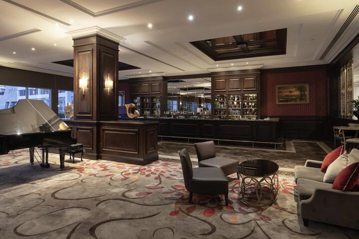 Lounge 140 of 167