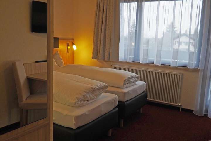 Room 16 of 65