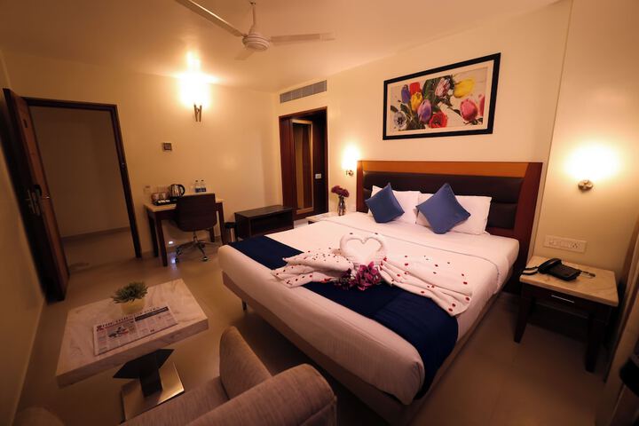 Room 4 of 18