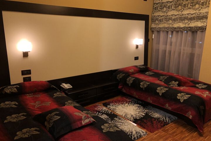 Room 15 of 98