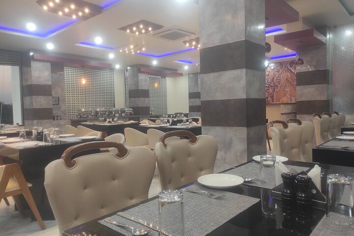 Dining 11 of 13