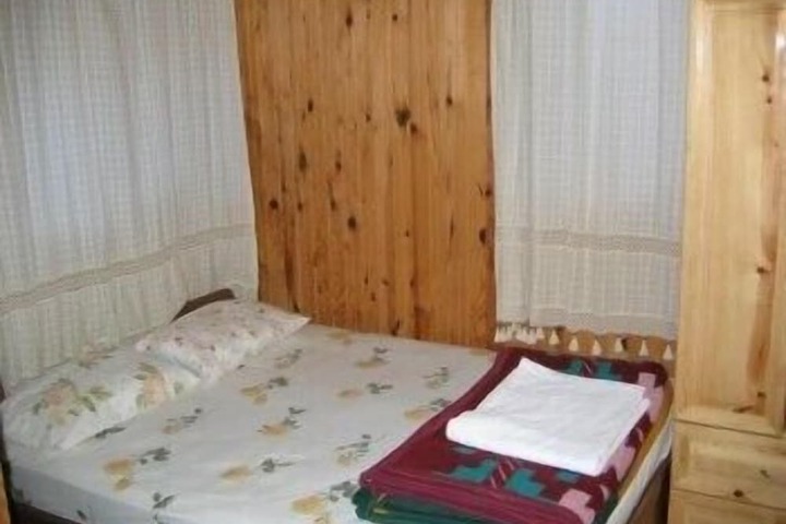 Room 7 of 32