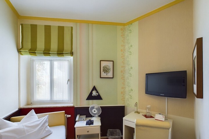 Room 18 of 85