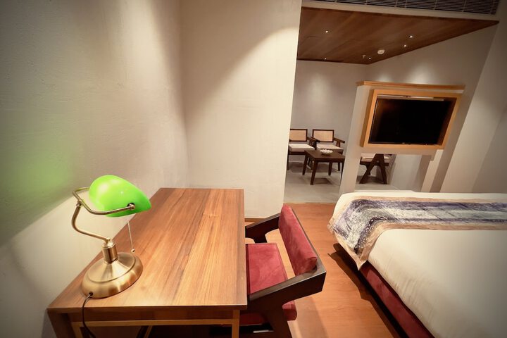 Room 6 of 105
