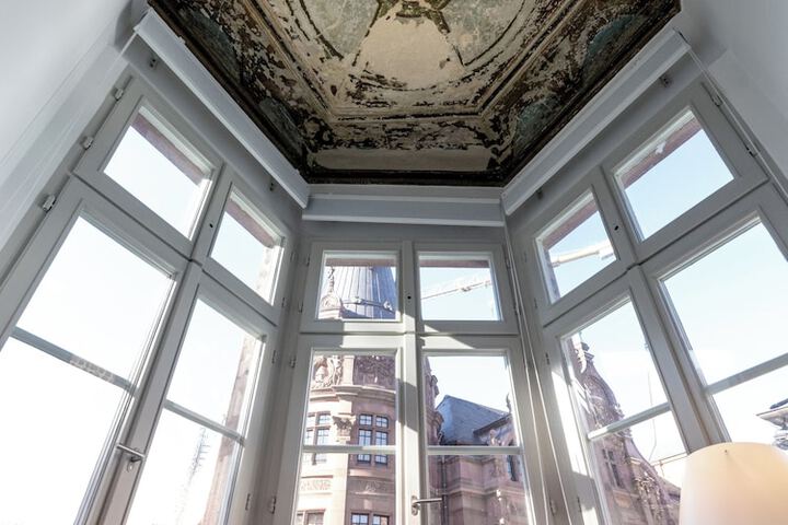 Room 10 of 90