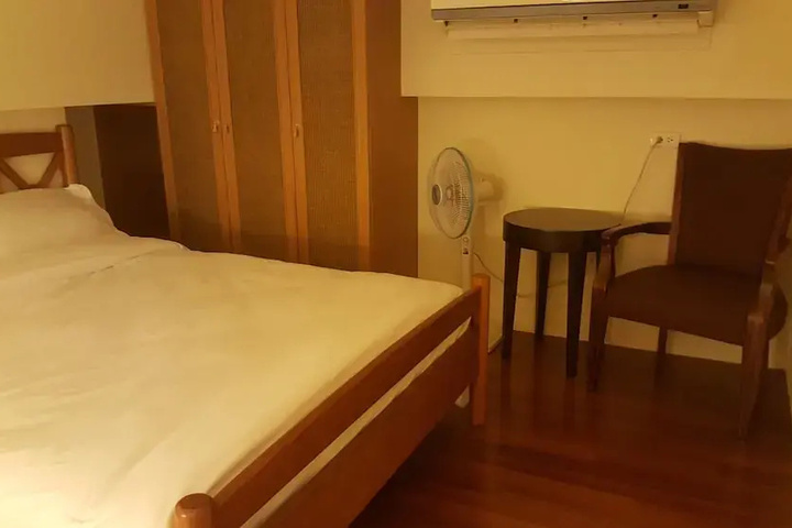 Room 7 of 33