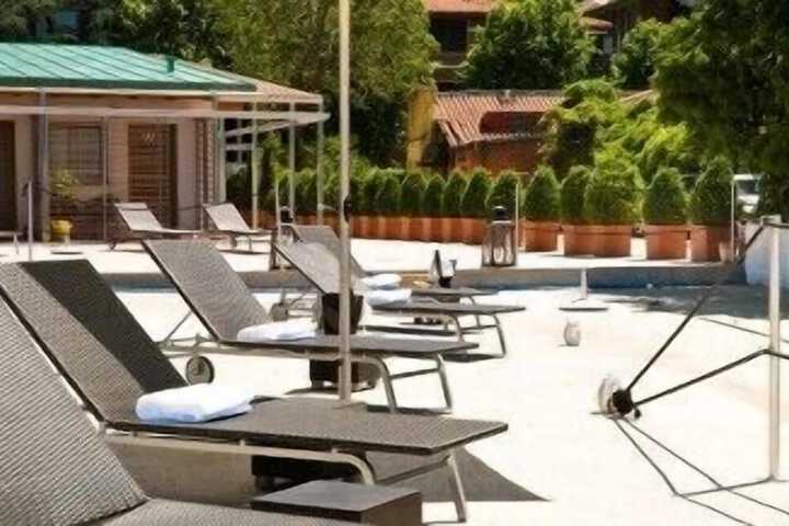 Sundeck 46 of 52