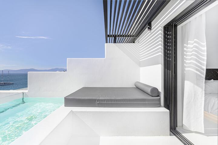 Sundeck 140 of 166