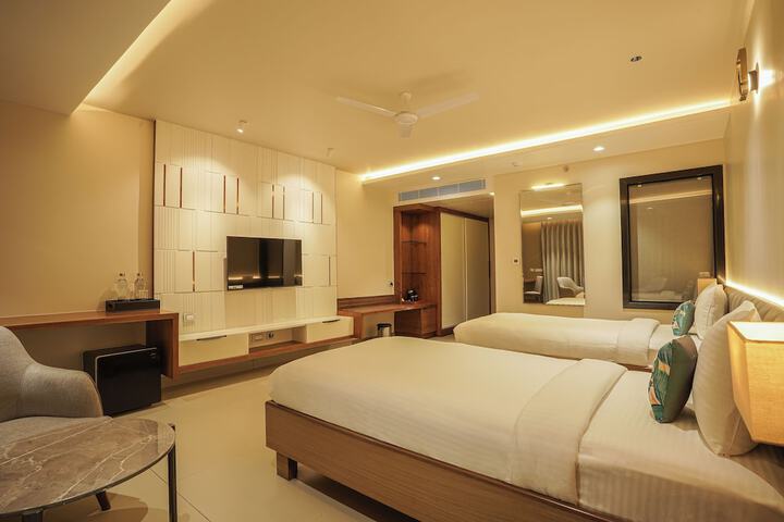 Room 12 of 34