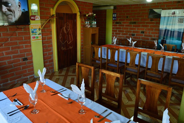 Dining 13 of 17