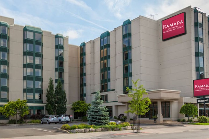 Ramada by Wyndham Niagara Falls Near the Falls