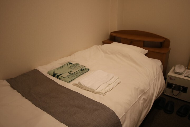Room 9 of 37