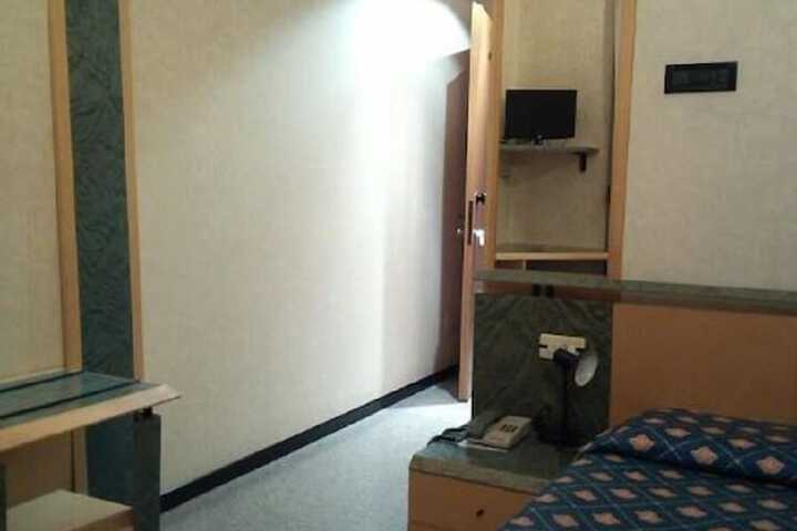 Room 9 of 25