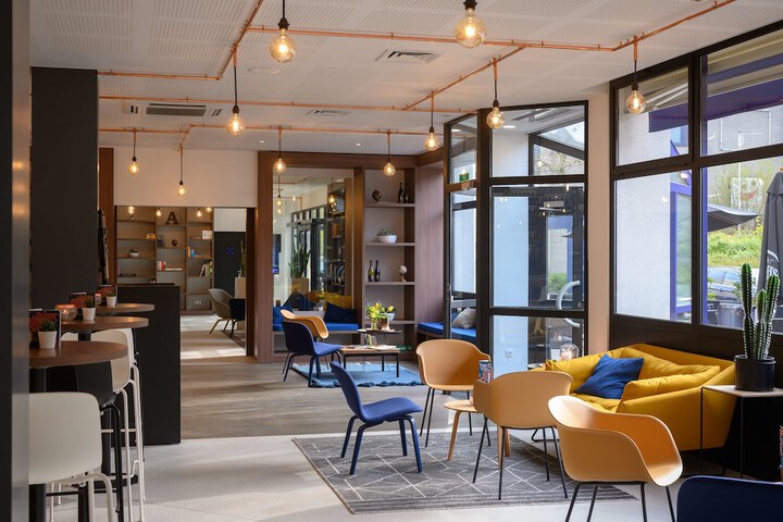 Lounge 60 of 71