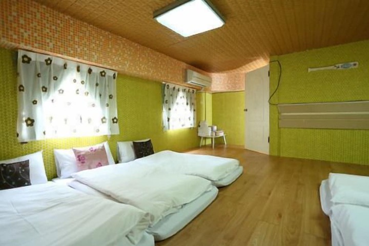 Room 16 of 37