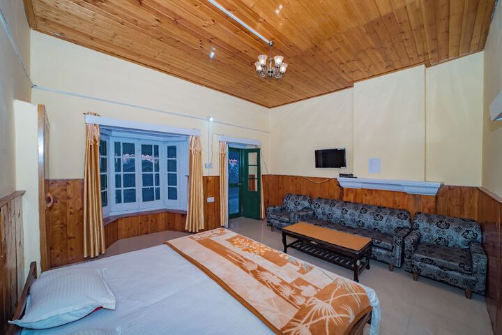 Room 11 of 18