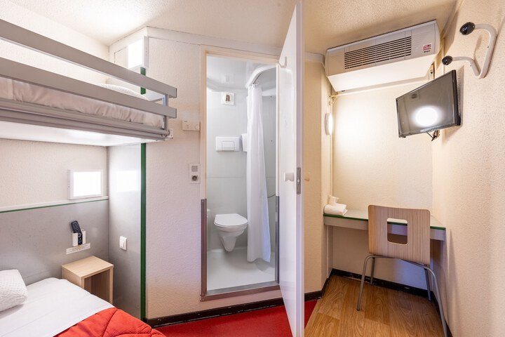 Room 14 of 31