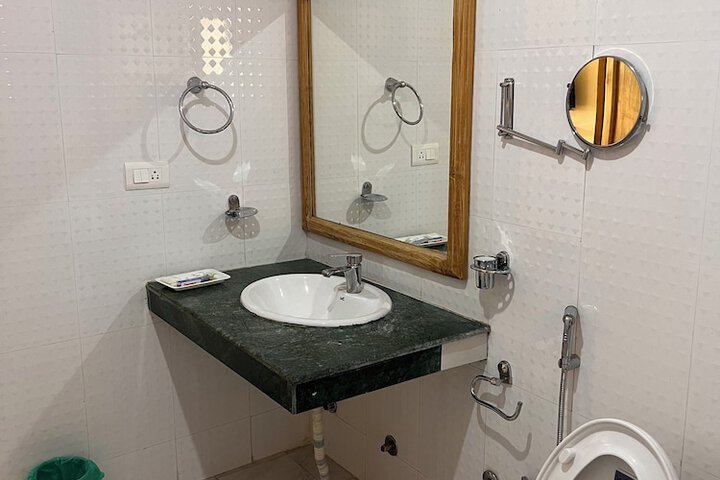 Room 10 of 29