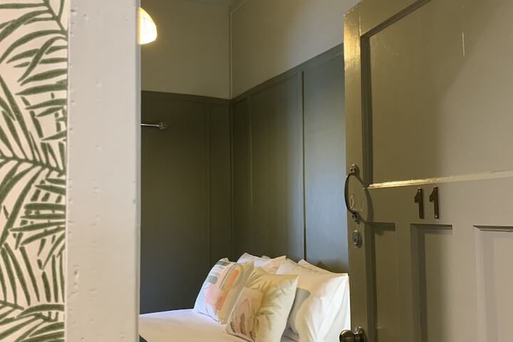 Room 8 of 19