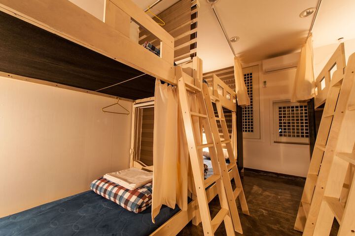 Room 18 of 151