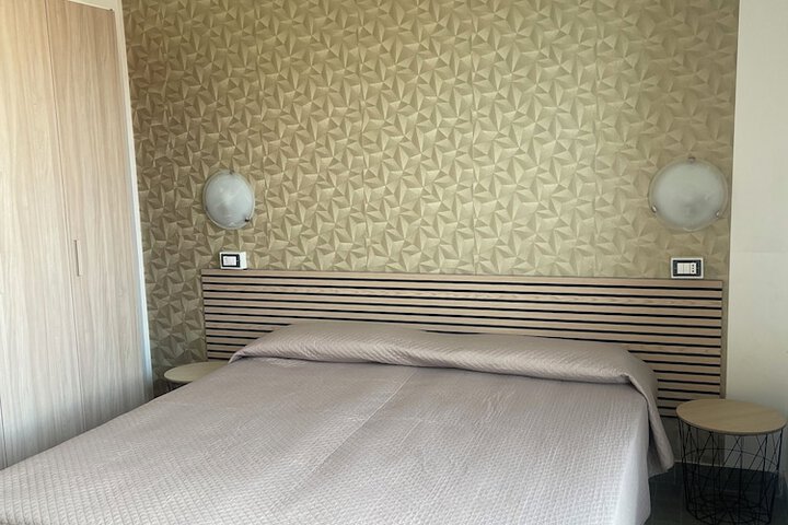 Room 6 of 31