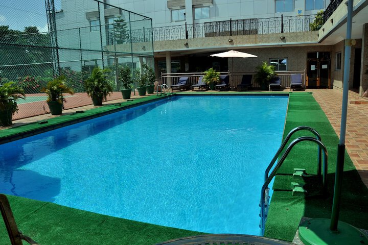 Hotel Pool