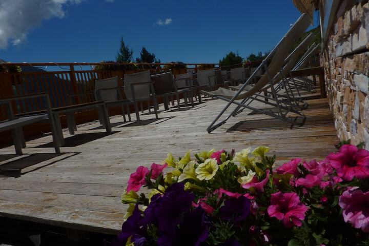 Sundeck 54 of 67