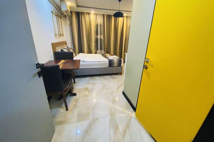 Room 16 of 32
